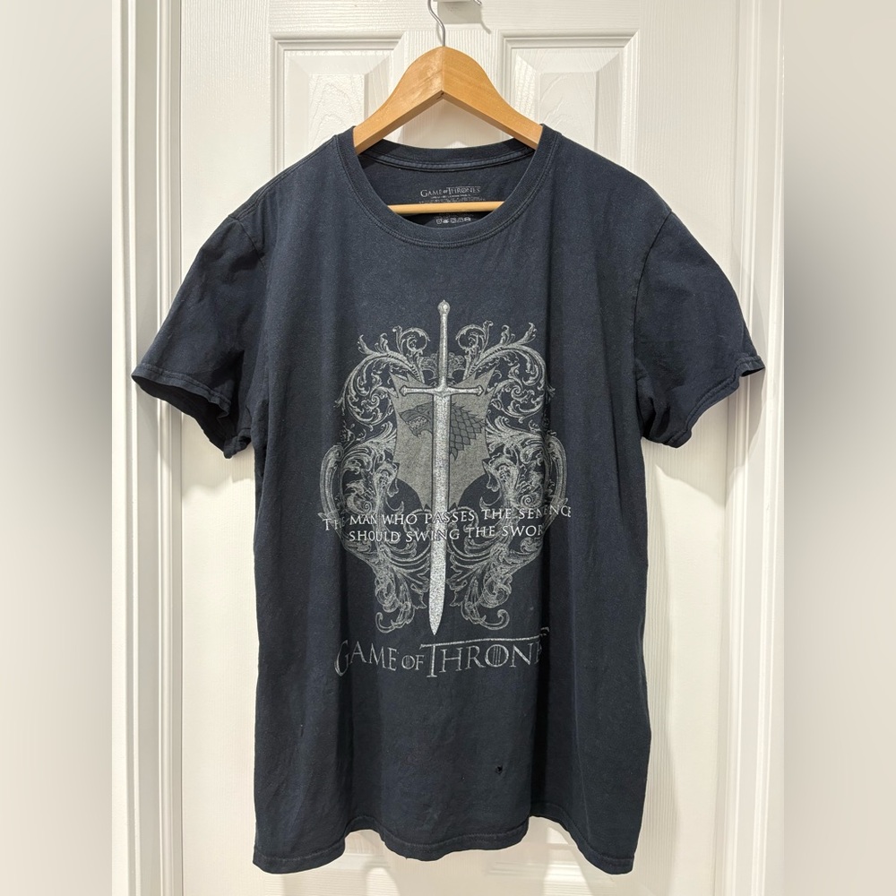 Game of Thrones Black T-Shirt Large Sword Graphic Tee *$20 items 2 FOR 30*